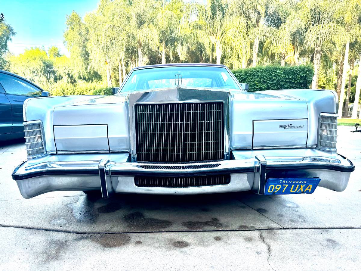 Lincoln-continental-town-coupe-2-door-1978-silver