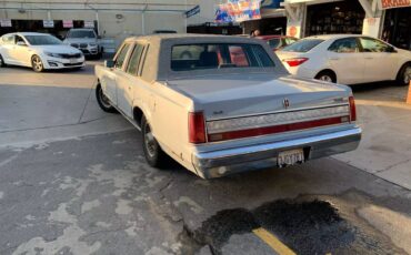 Lincoln-town-car-1989-silver-1