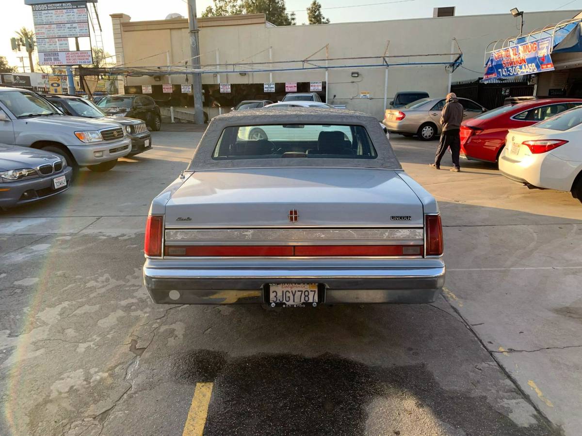 Lincoln-town-car-1989-silver-18