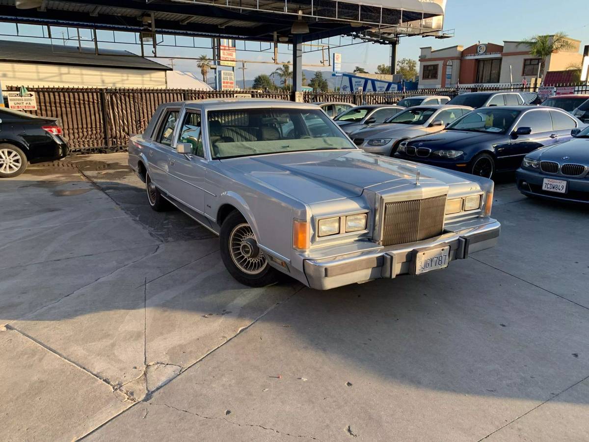 Lincoln-town-car-1989-silver-34