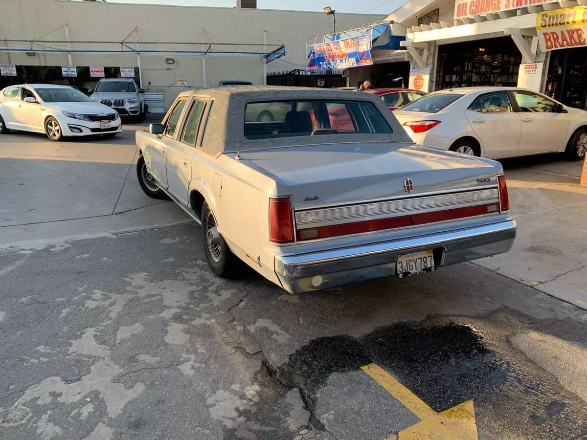 Lincoln-town-car-1989-silver-37