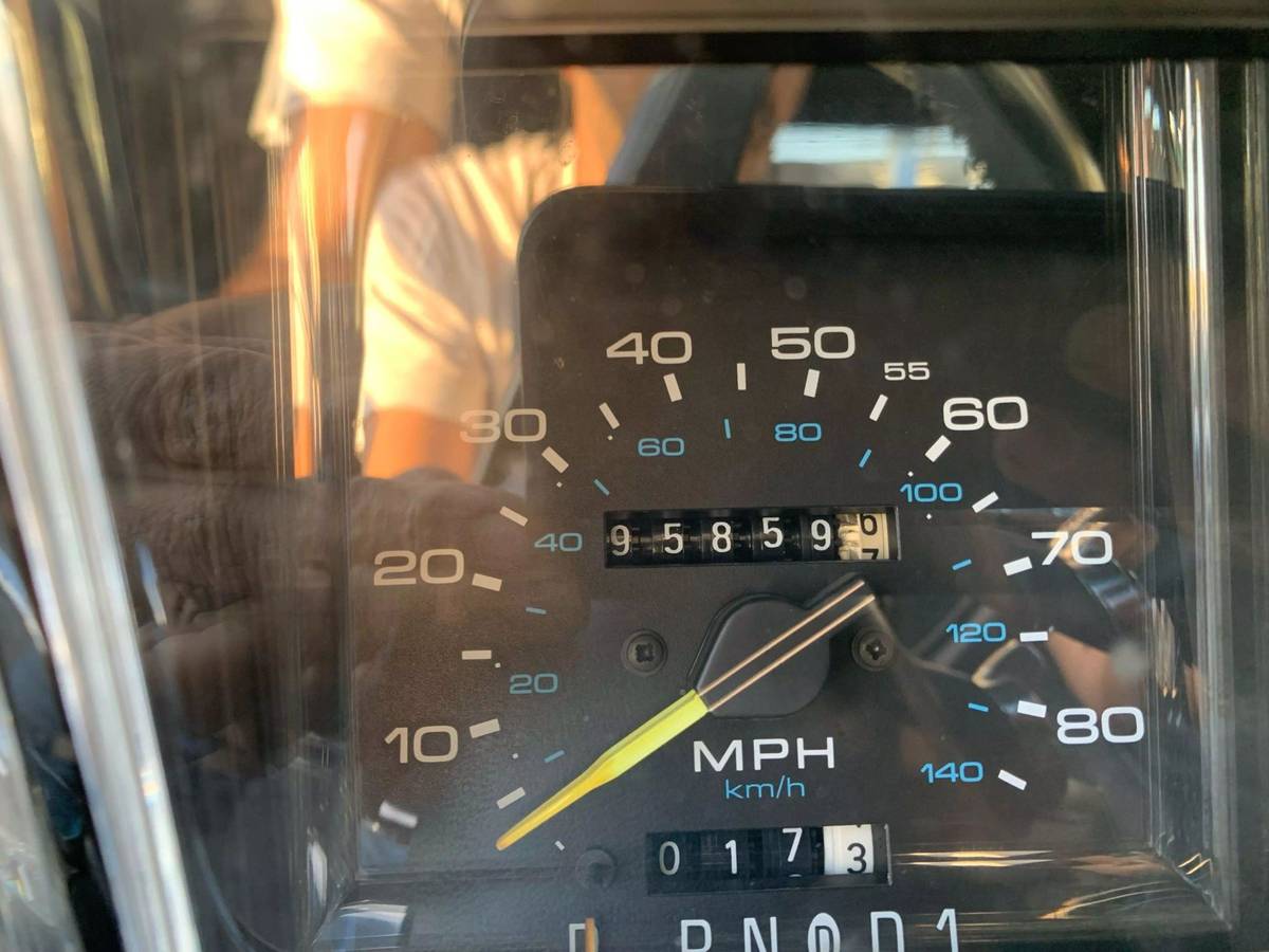 Lincoln-town-car-1989-silver-44