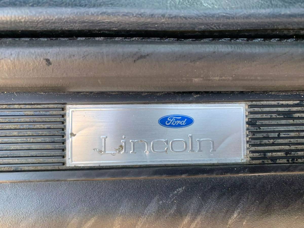 Lincoln-town-car-1989-silver-56