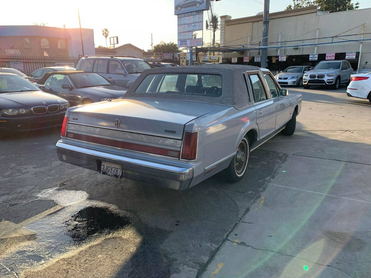 Lincoln-town-car-1989-silver-6