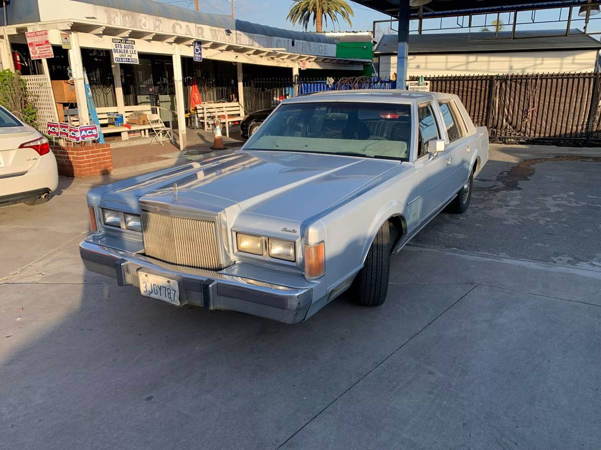Lincoln-town-car-1989-silver-60