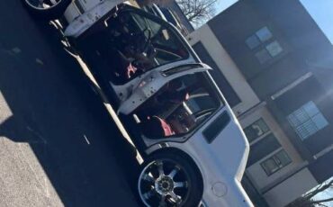 Lincoln-town-car-1991-white-1