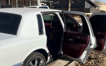 Lincoln-town-car-1991-white-3