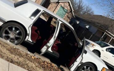 Lincoln-town-car-1991-white-4