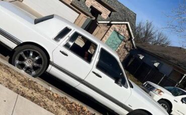 Lincoln-town-car-1991-white-6