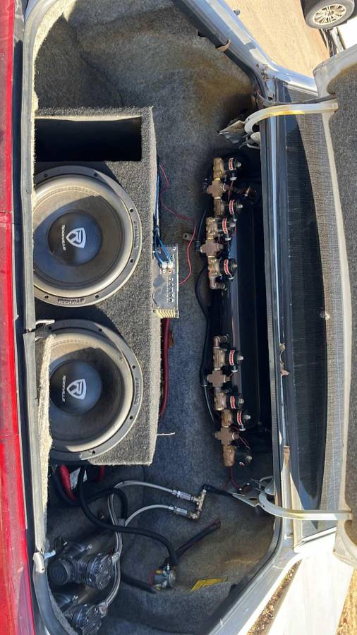 Lincoln-town-car-1991-white-8