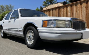 Lincoln-town-car-1992-1