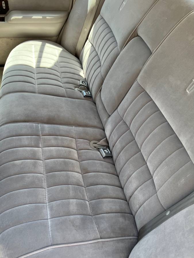 Lincoln-town-car-1992-11