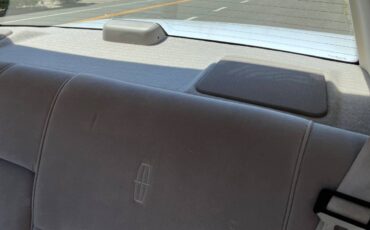 Lincoln-town-car-1992-12
