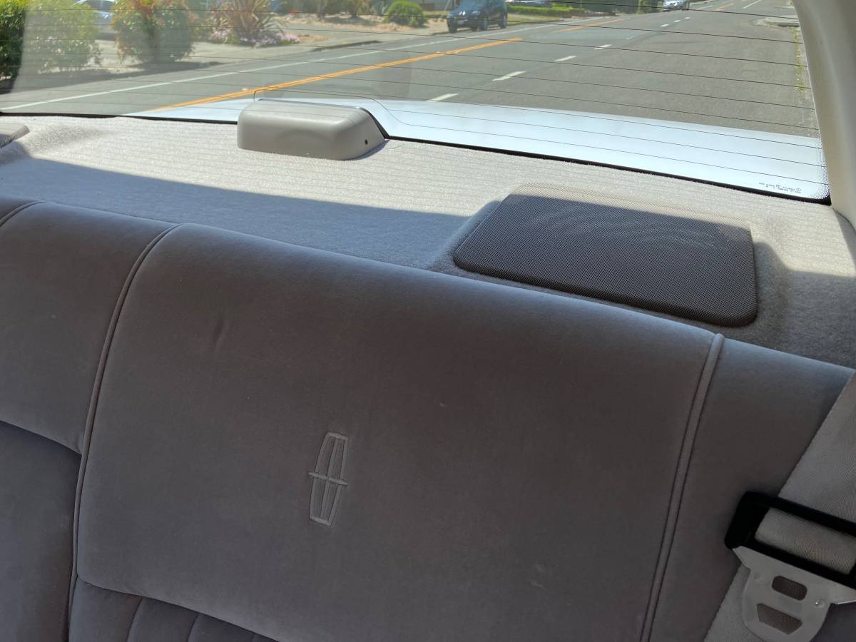 Lincoln-town-car-1992-12