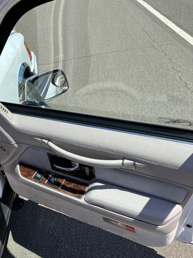 Lincoln-town-car-1992-13