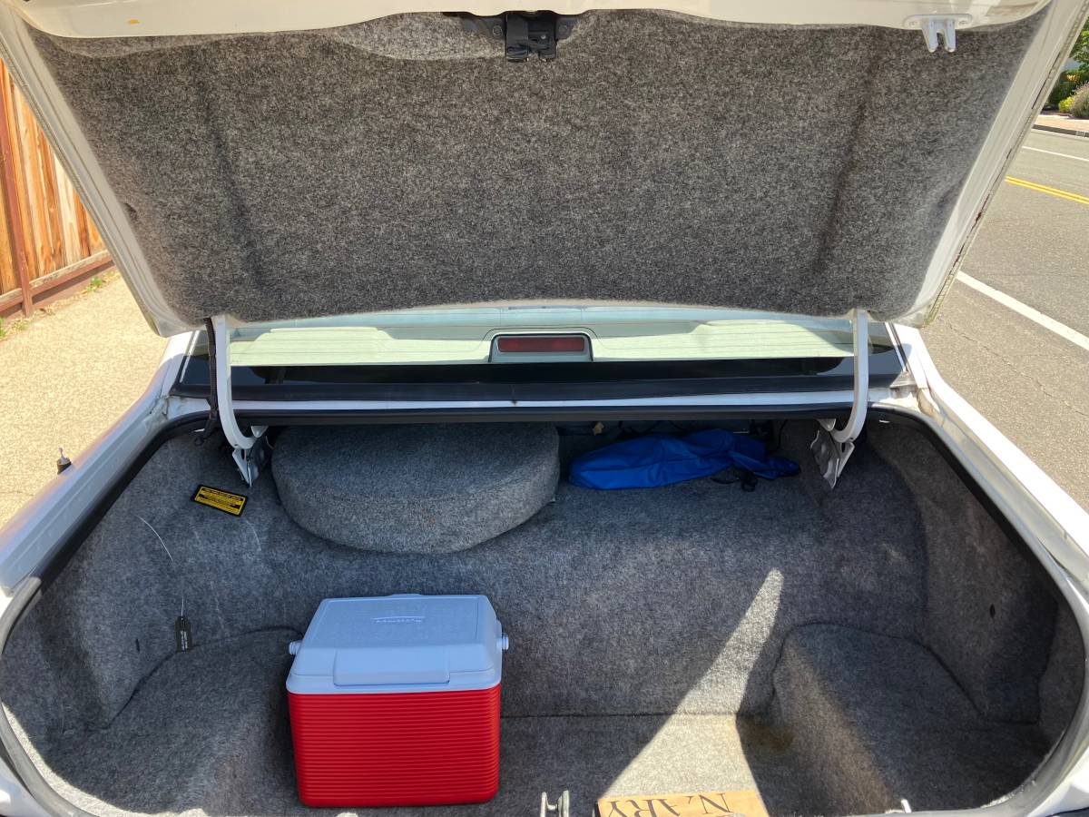 Lincoln-town-car-1992-15