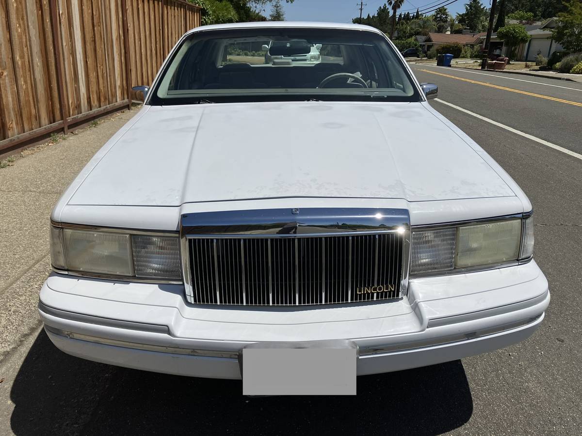 Lincoln-town-car-1992-2