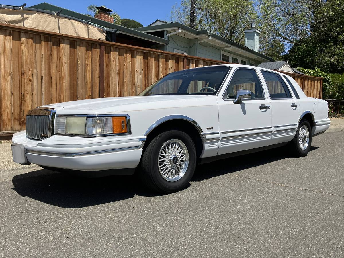 Lincoln-town-car-1992-5
