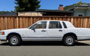 Lincoln-town-car-1992-6