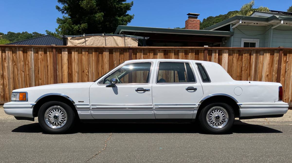 Lincoln-town-car-1992-6