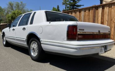 Lincoln-town-car-1992-7