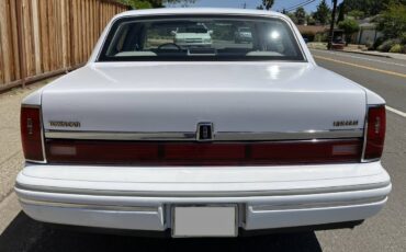 Lincoln-town-car-1992-8