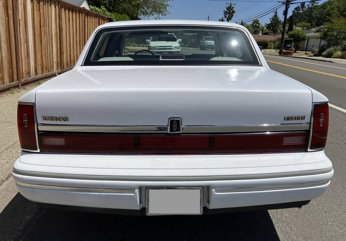 Lincoln-town-car-1992-8