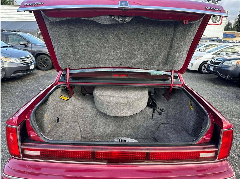Lincoln-town-car-1994-red-12