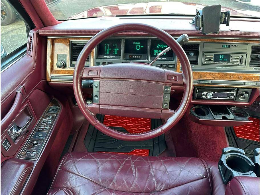 Lincoln-town-car-1994-red-13
