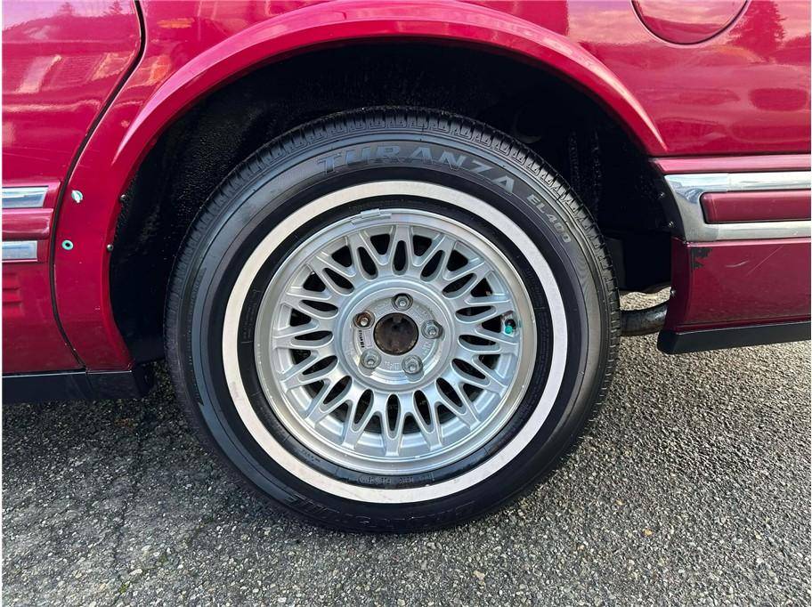 Lincoln-town-car-1994-red-15