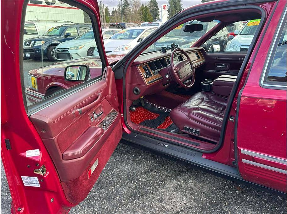 Lincoln-town-car-1994-red-17