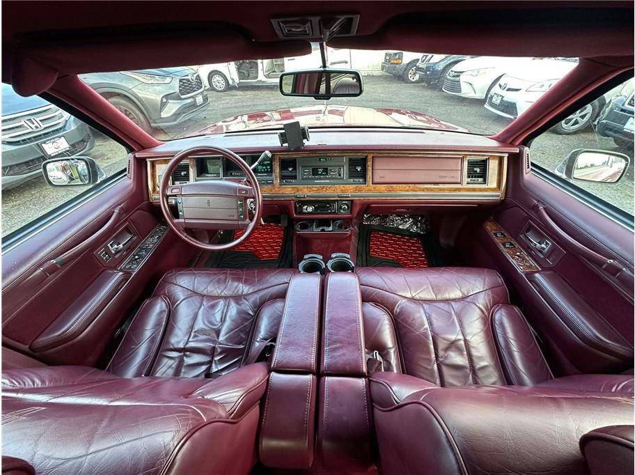 Lincoln-town-car-1994-red-18