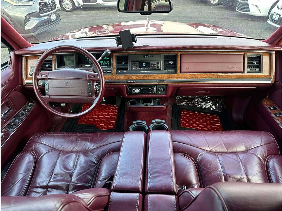 Lincoln-town-car-1994-red-19