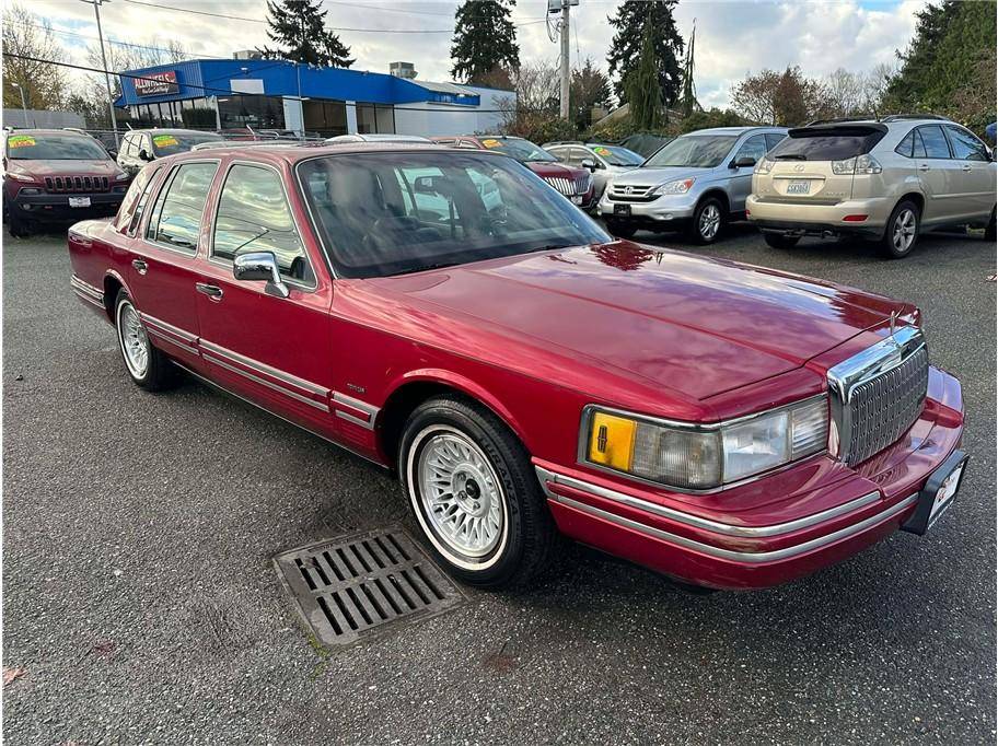 Lincoln-town-car-1994-red-2