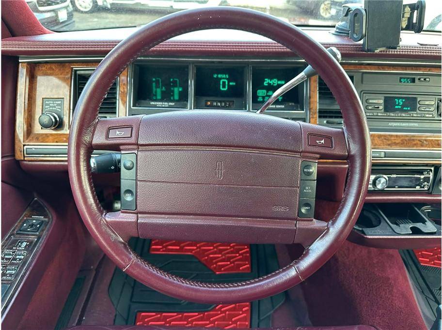 Lincoln-town-car-1994-red-20