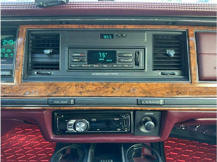 Lincoln-town-car-1994-red-5