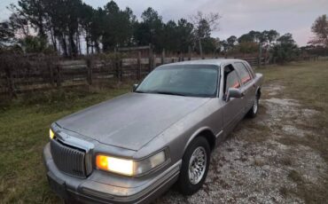 Lincoln-town-car-1996-grey