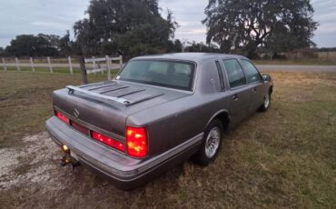 Lincoln-town-car-1996-grey-3