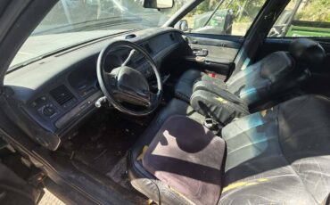 Lincoln-town-car-1996-grey-3