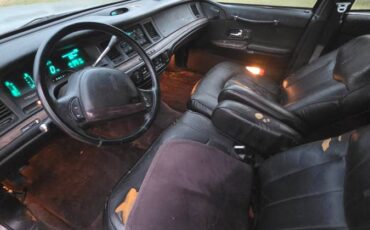 Lincoln-town-car-1996-grey-4