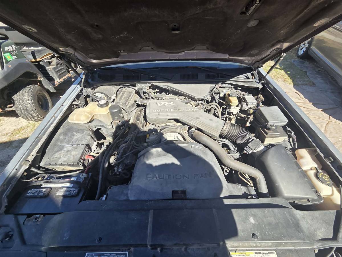 Lincoln-town-car-1996-grey-7