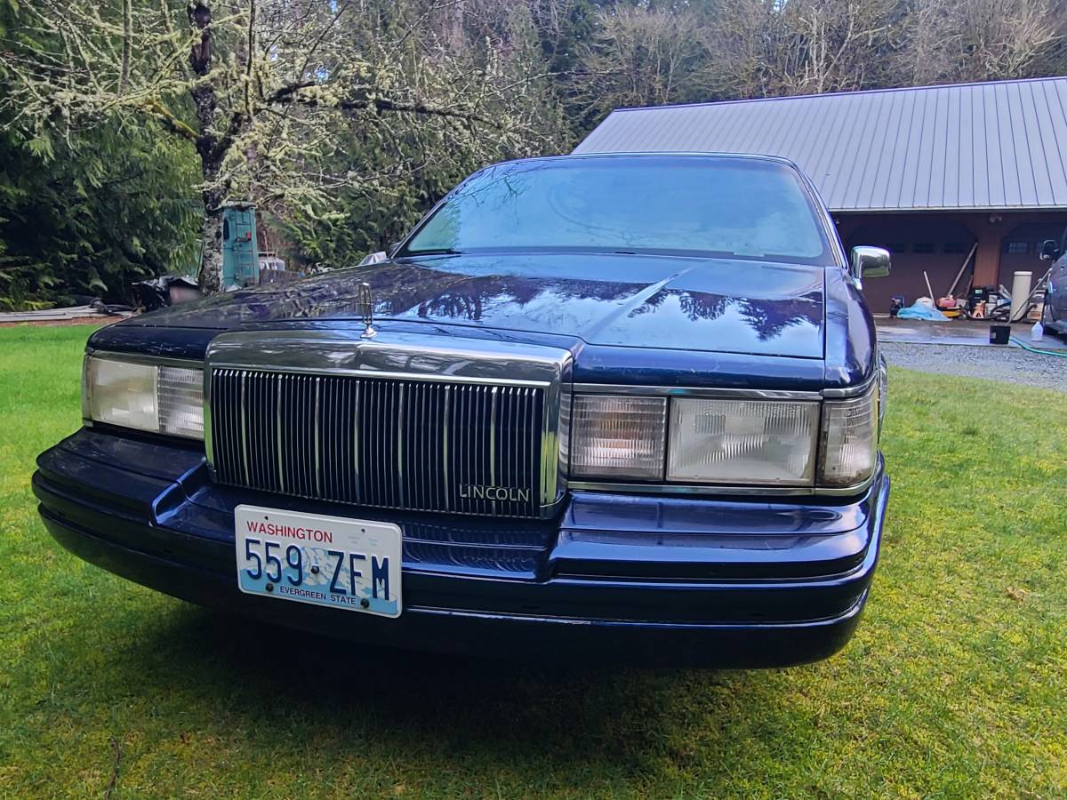 Lincoln-town-car-executive-1991-blue-1