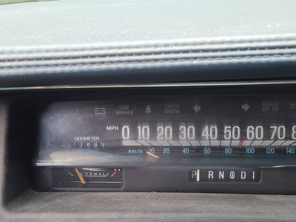 Lincoln-town-car-executive-1991-blue-10