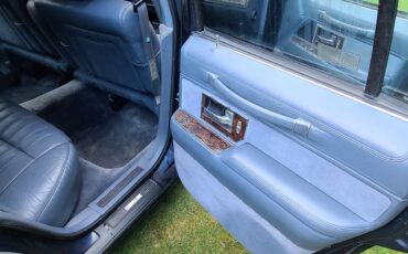 Lincoln-town-car-executive-1991-blue-11