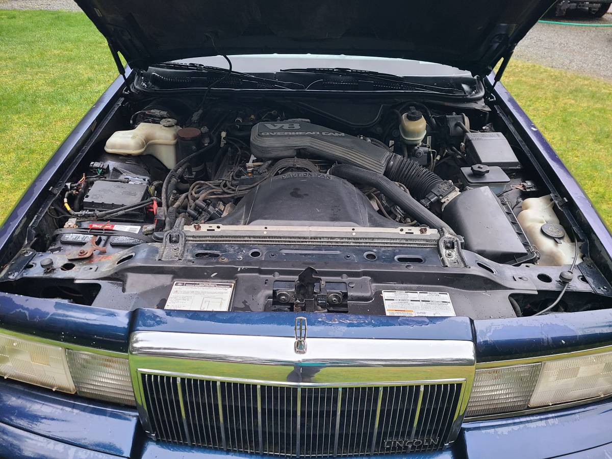 Lincoln-town-car-executive-1991-blue-12