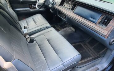 Lincoln-town-car-executive-1991-blue-2