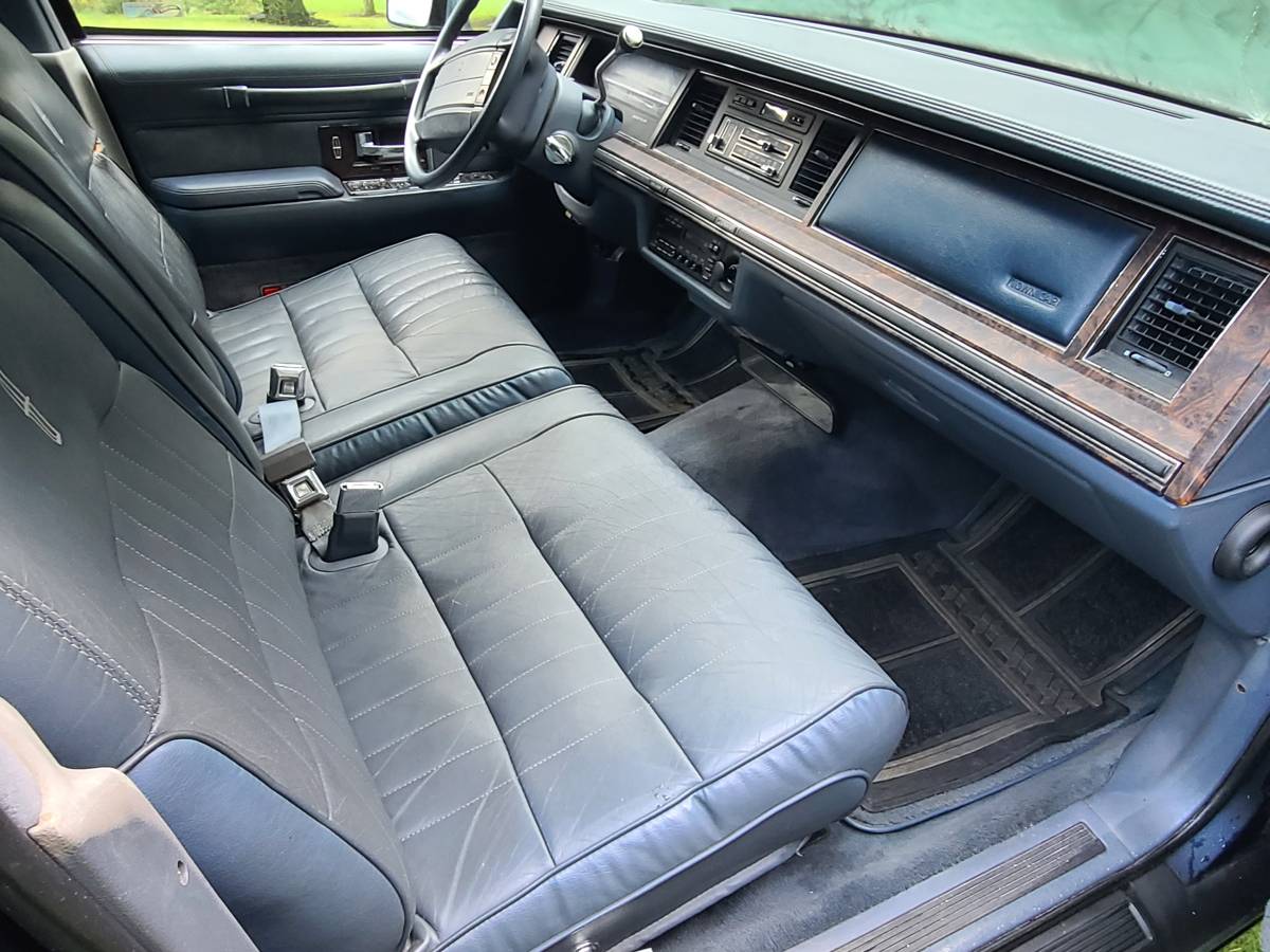 Lincoln-town-car-executive-1991-blue-2
