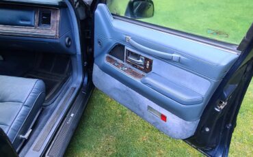 Lincoln-town-car-executive-1991-blue-3