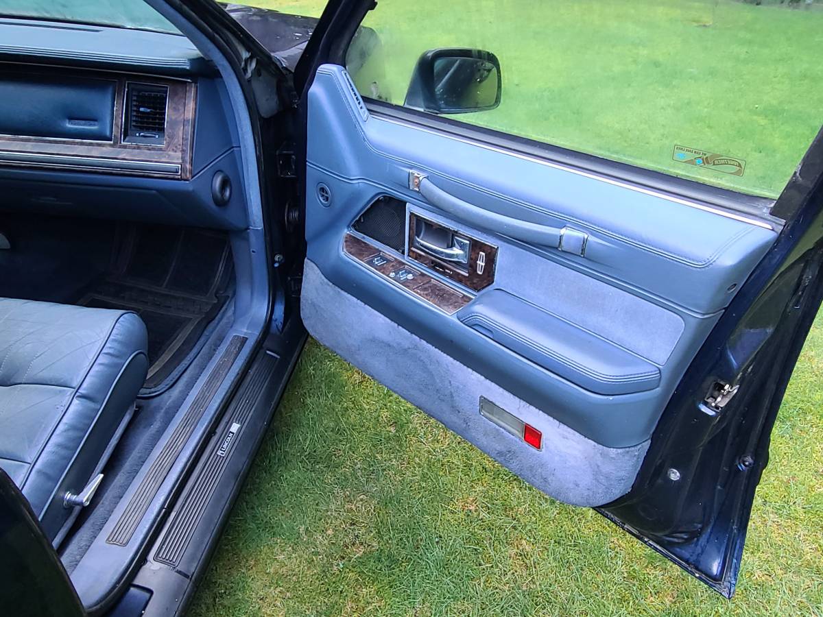 Lincoln-town-car-executive-1991-blue-3