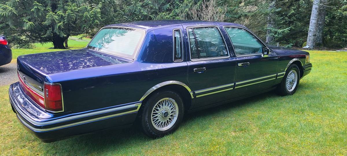 Lincoln-town-car-executive-1991-blue-5